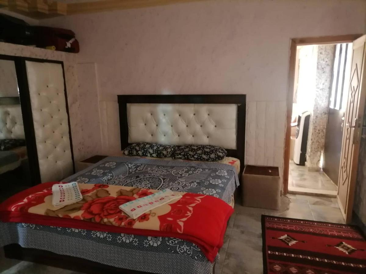Guest House Hazem Al Azraq ash Shamālī Exteriör bild